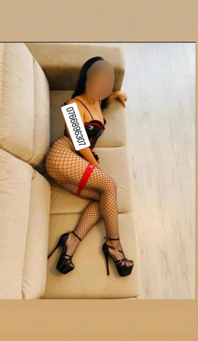 Curve amatoare futute in cur